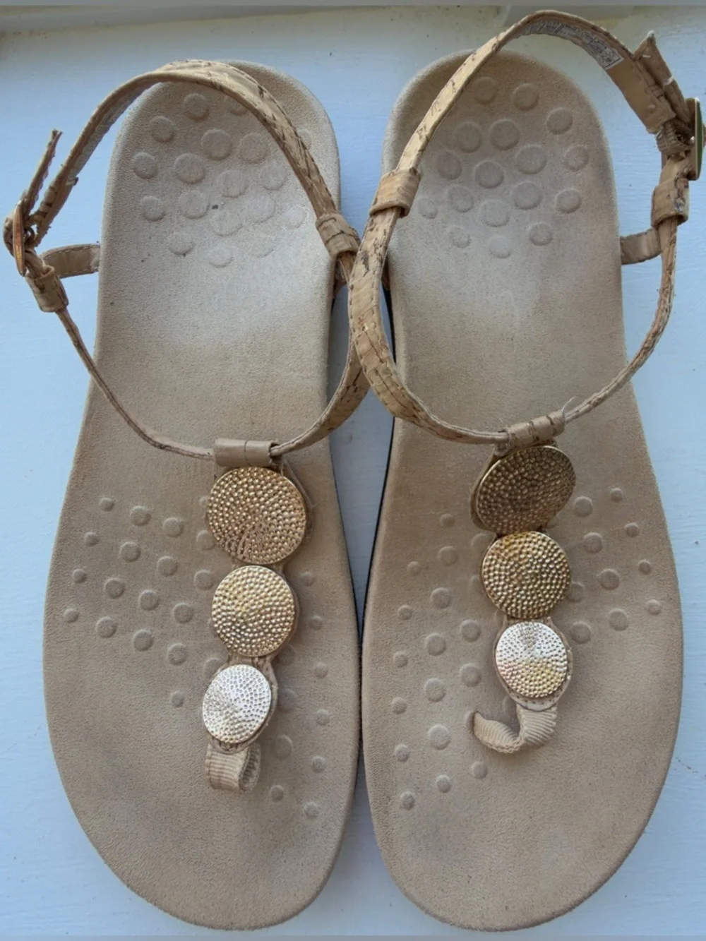 Vionic Lizbeth T-Strap Orthotic Sandals Women's Size 9 Cork Gold.
